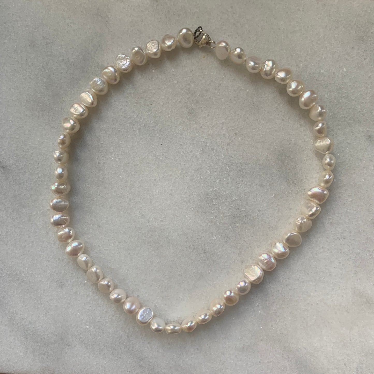 Collar de perlas gruesas de agua dulce