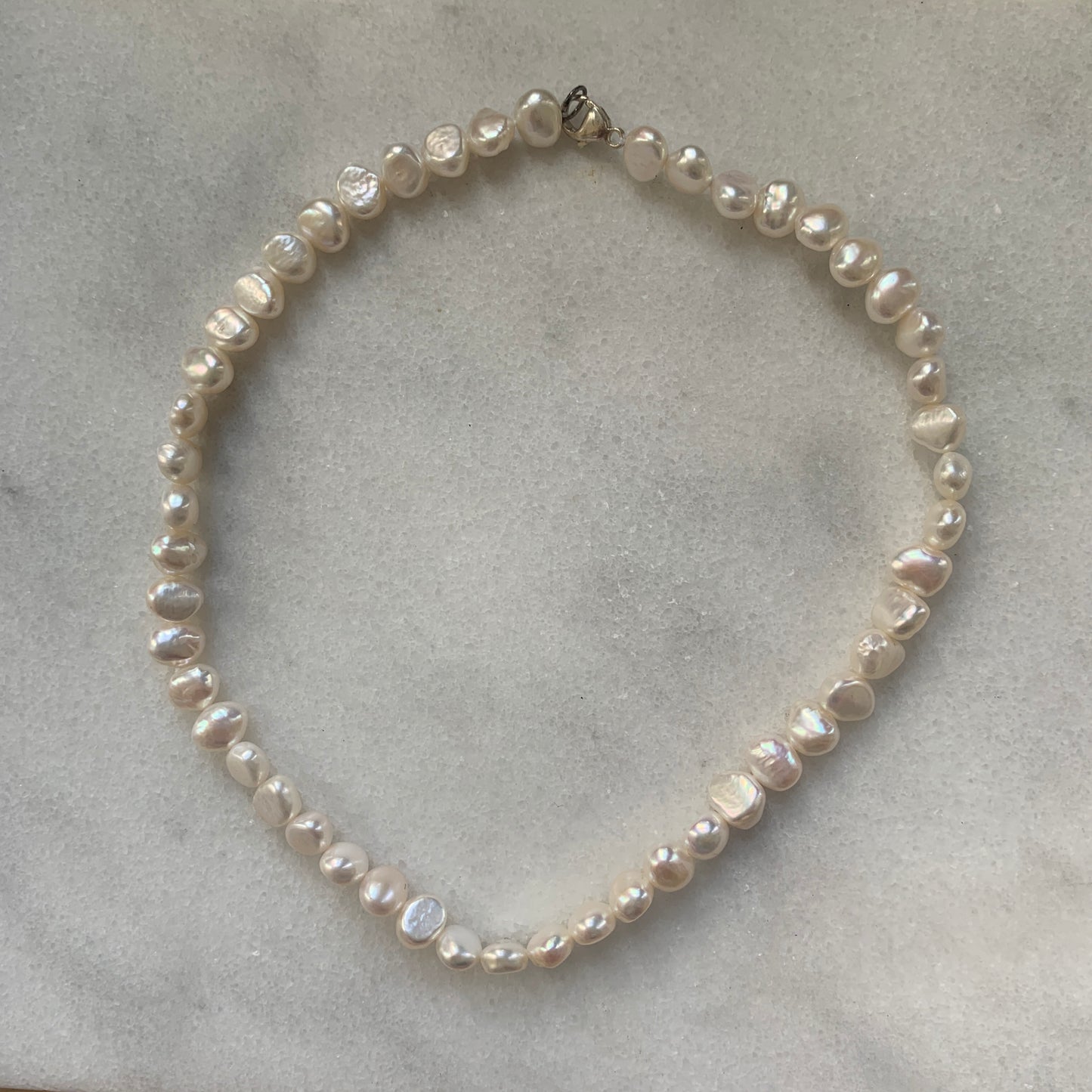 Collar de perlas gruesas de agua dulce