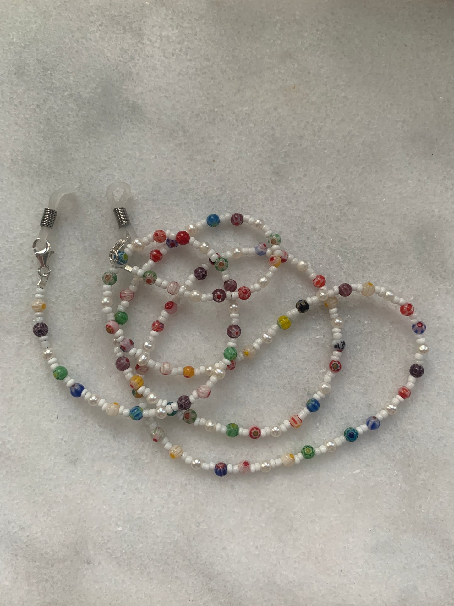 Mini cadena para gafas de sol con cuentas de color verde oliva