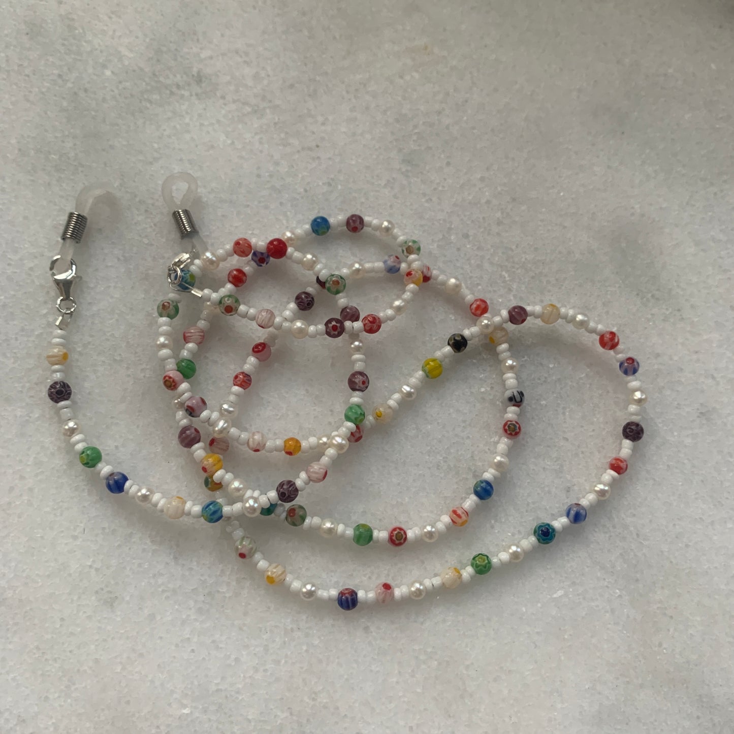 Mini cadena para gafas de sol con cuentas de color verde oliva