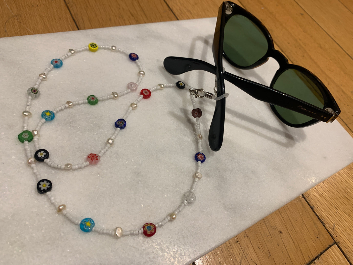 Cadena de gafas de sol con cuentas de oliva