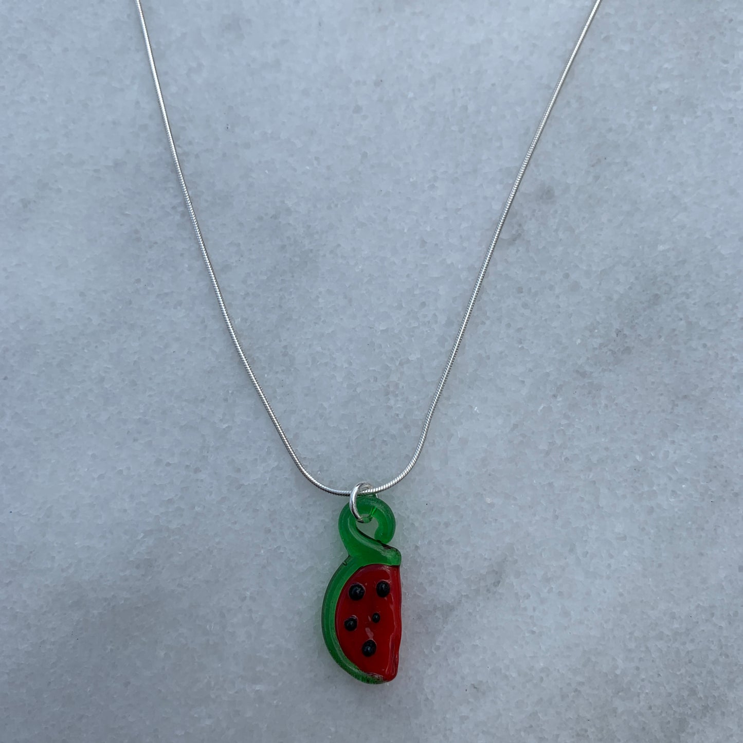 Collar de sandía de plata
