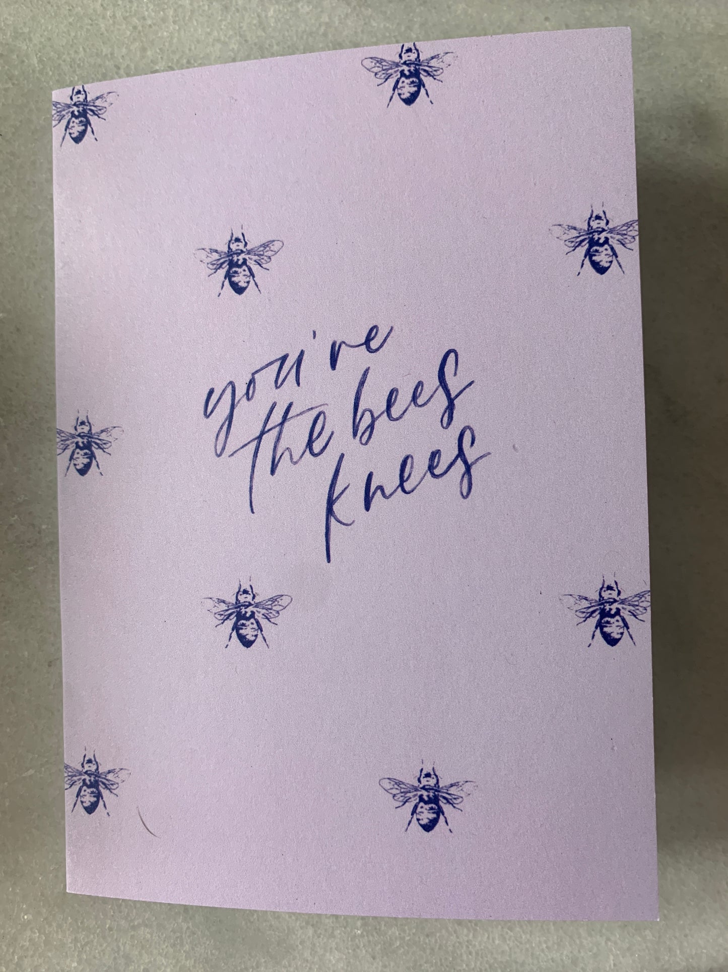 Tarjeta de rodillas de abejas
