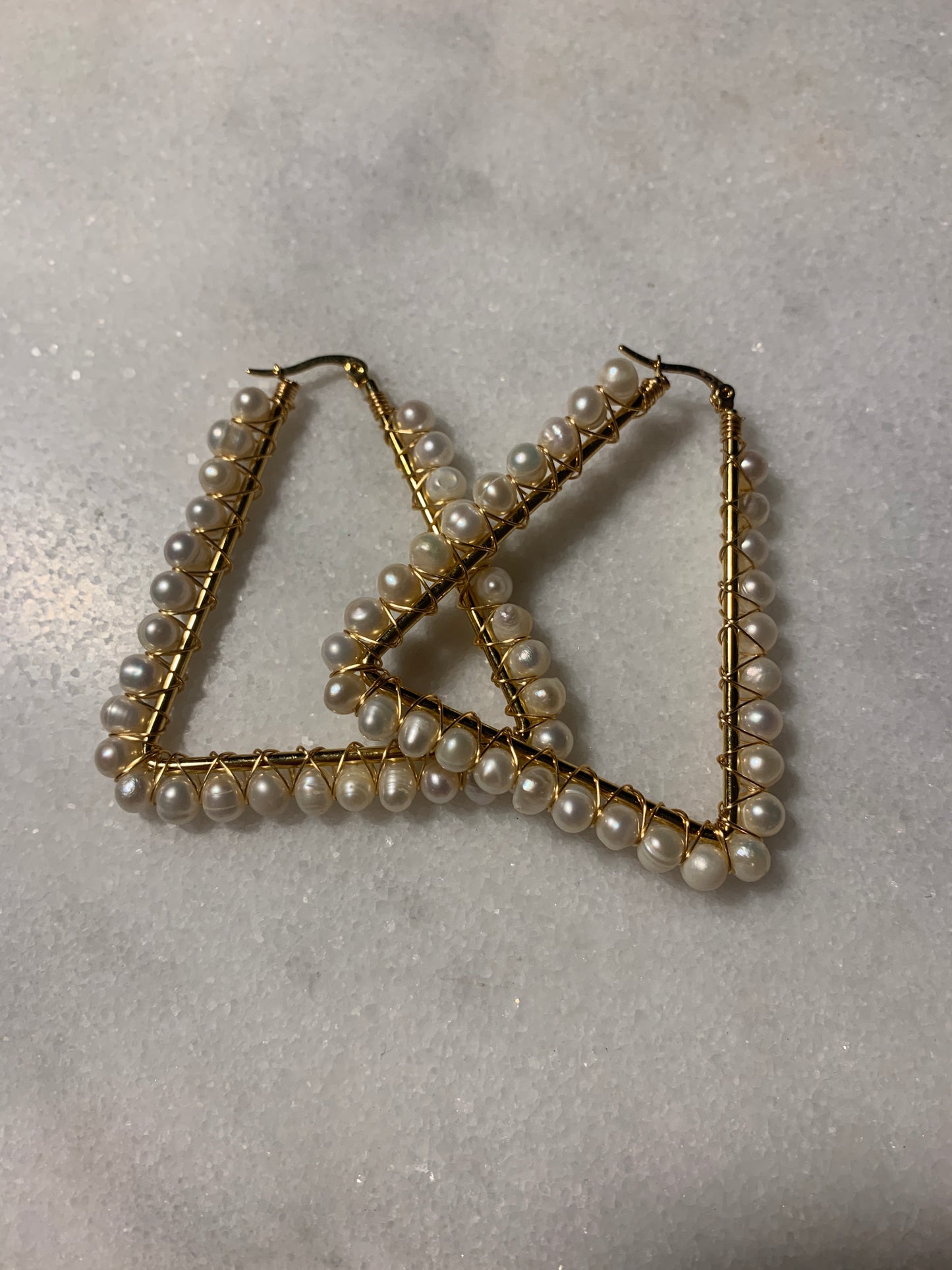 Pendientes de perlas triangulares