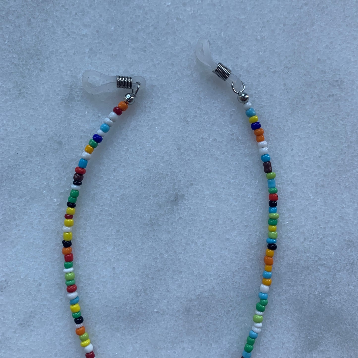 Cadena de gafas de sol con cuentas multicolores