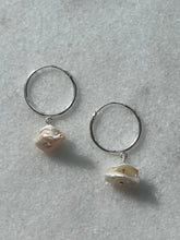 Load image into Gallery viewer, Dangly Baby Pearl Earrings
