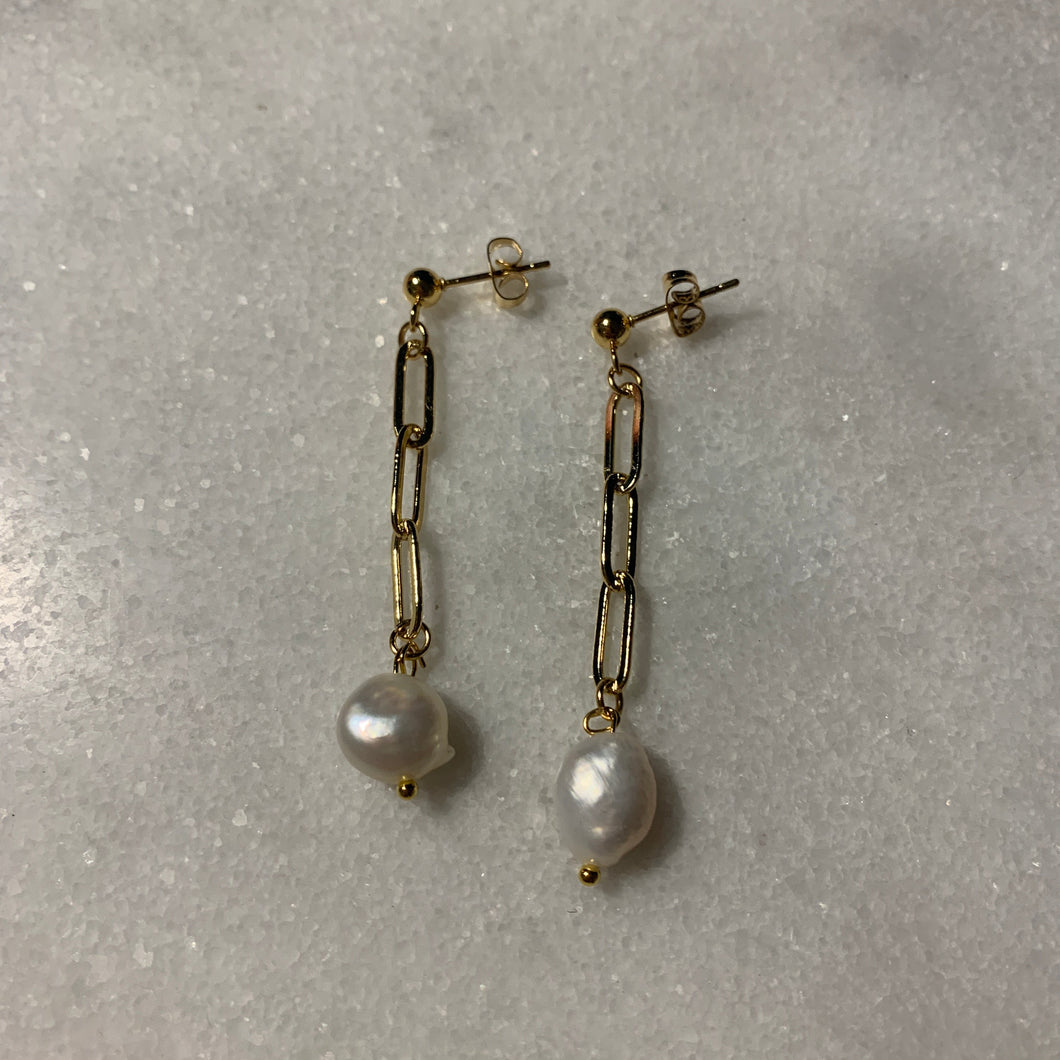 gold plated link freshwater pearl earrings