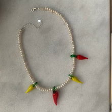 Load image into Gallery viewer, Chunky Chilli Pearl Chain Necklace
