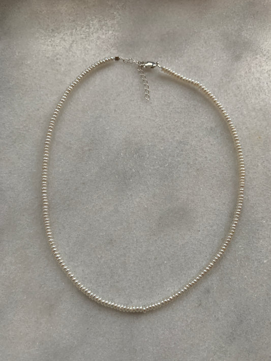 Collar de perlas diminutas de agua dulce