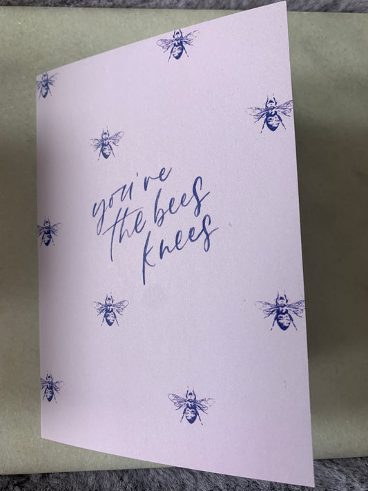 Tarjeta de rodillas de abejas